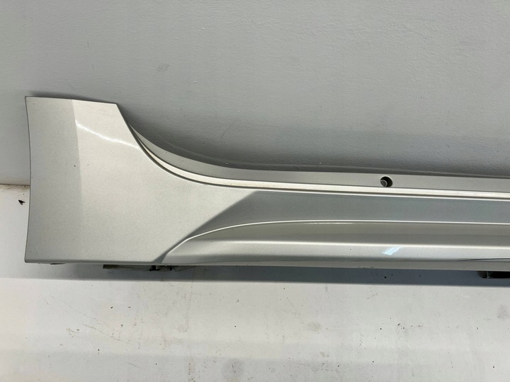 фото №2, Corolla e21 универсал порог защита пороговая наружная планка правая 1j6 царапины