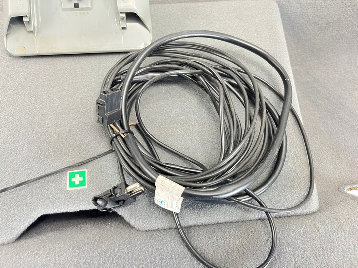 фото №15, Третє світло сплав mercedes w124 sedan оригінал полиця kpl 0008201049