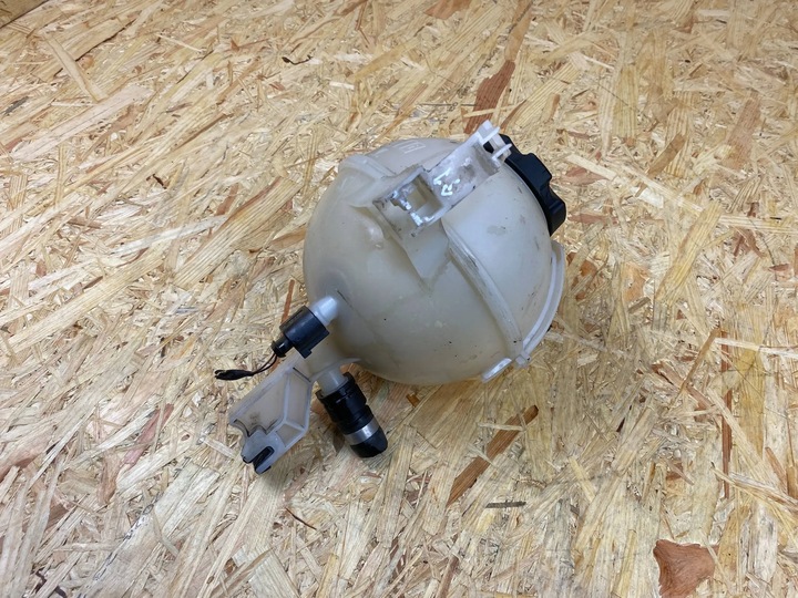 фото №9, Бак бачок розширювальний bmw g30 g31 g11 g12 8610654