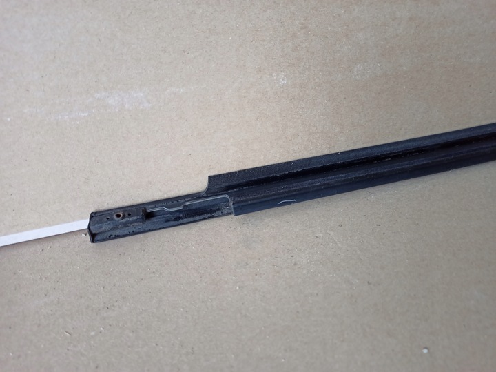 фото №7, Планка скла двері права задня toyota rav4 ii 00-