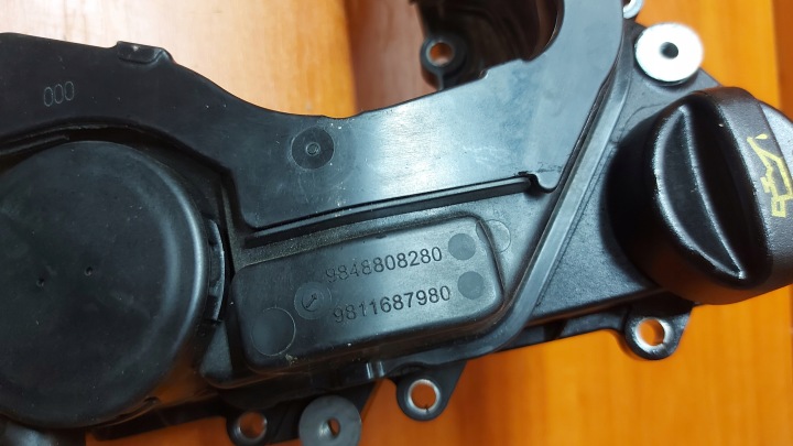 фото №9, Крышка клапанов citroen c4 c3 peugeot 2008 1.2 22-