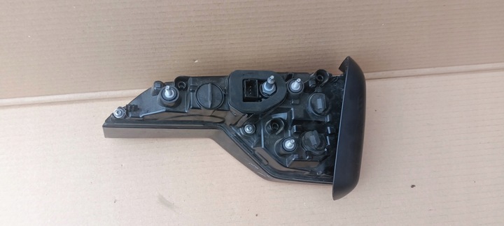 фото №13, Лампа задня ліва audi a4 b9 універсал w кришка багажника 8w9 15-