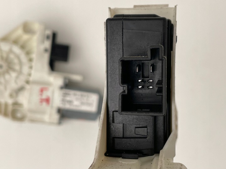 фото №5, Двигунчик скла audi a4 правий лівий зад 8k0959811