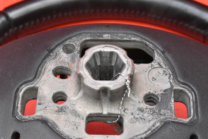 фото №5, Руль кожаный многофункциональная p31250592 volvo v60 1 i 10-13