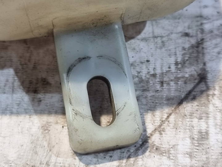 фото №7, Бачок склоомивача oem номер 8370833 bmw e36 318i 96r