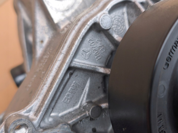 фото №8, Bmw 1 f40 f44 mini f56 1.5 turbo b38a15a водяна помпа  кронштейн