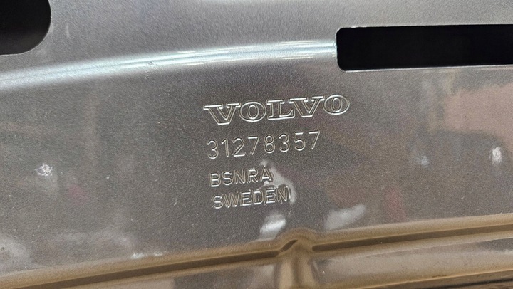 фото №16, Капот крышка двигателя volvo v40 ii 2 31278357 оригинальная