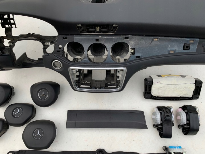 фото №9, Mercedes w117 cla торпедо капот консоль подушки