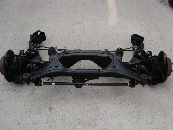 фото №1, Важіль ступиця балка вісь nissan juke 1.6t 4wd 4x4 !