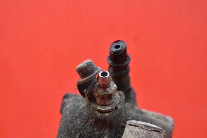 фото №5, Супорт гальмівний праві перед bmw e90 e91 3.0i 218 km 04-10