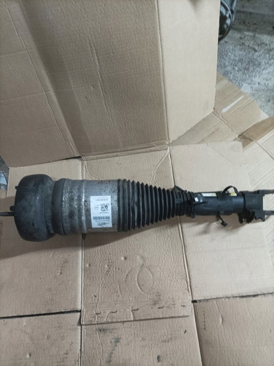 фото №1, Mercedes w205 c клас амортизатор лівий перед переднє airmatic