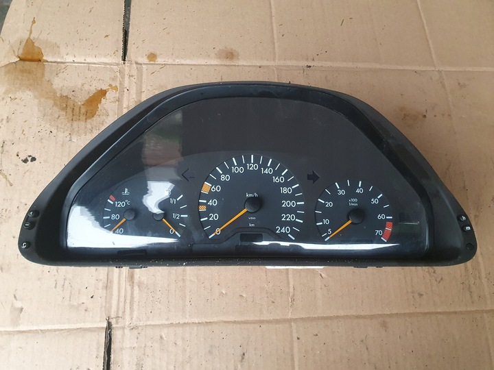 фото №11, A1111580185 захист розподільний вал кришка mercedes w210 e клас 95 r sedan ben