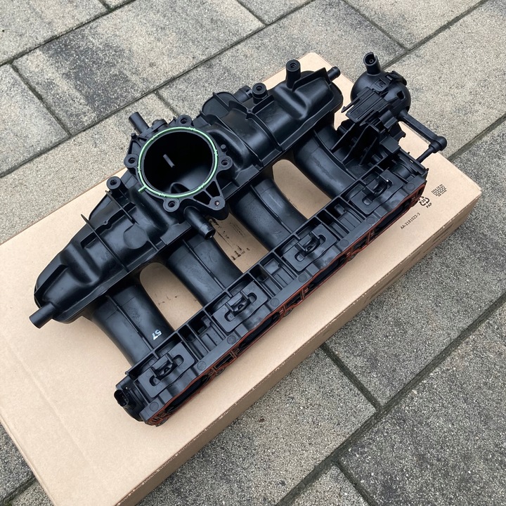 фото №10, Audi a3 рестайлинг 2011год 2,0 tfsi 200km ccza коллектор всасывающий 06133185