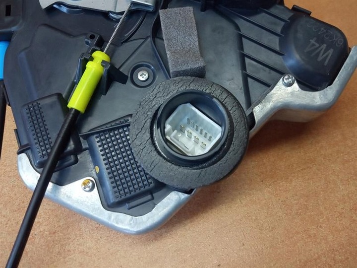 фото №2, Замок двері лівий перед toyota auris ii 10 pin