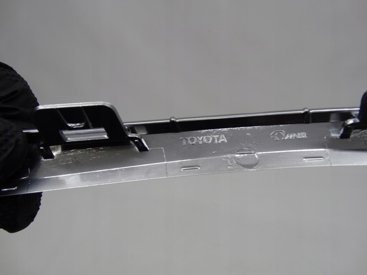 фото №10, Toyota yaris iii рестайлінг 14-17 планка бампера сатин 53123-0d060 52123-0d190