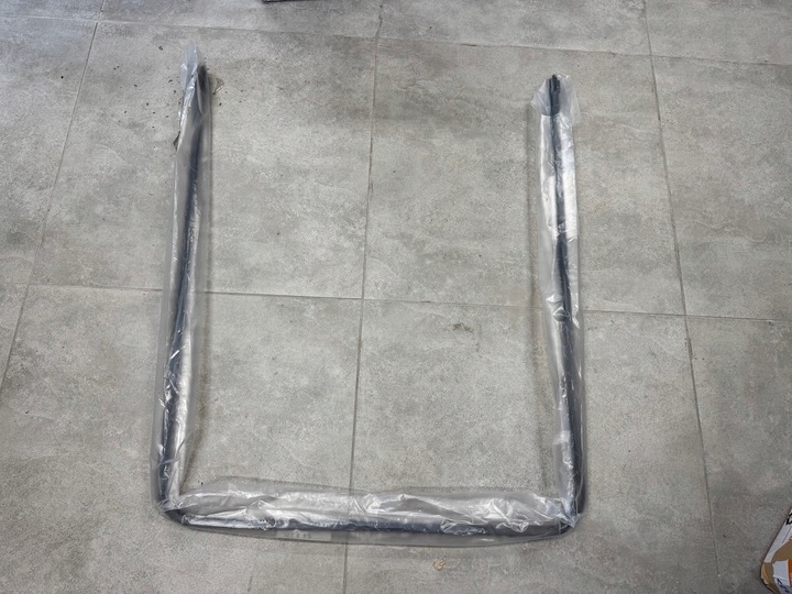 фото №1, Mercedes-benz g-klasa 463 рамка стёкла дверь зад a4637300030 оригинал