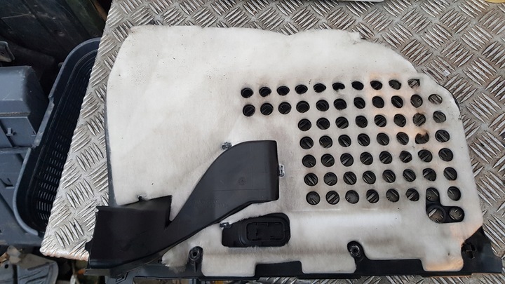 фото №9, Mercedes w211 захист pod бардачок a2116800839