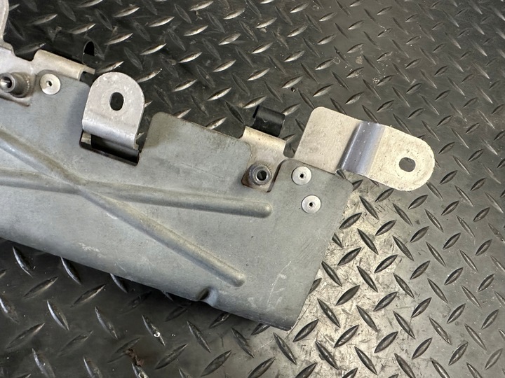 фото №5, Кріплення колектора audi a8 d4 4.2 tdi cds 4h0131561c