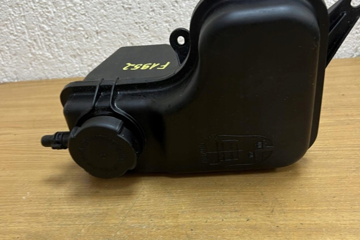 фото №9, Бачок розширювальний bmw 7 e65, e66, e67 17137800292 3.0l дизель 170kw