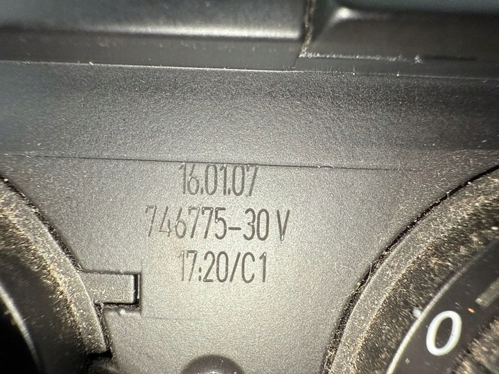 фото №10, Volkswagen passat b6 2007 панель кондиционера
