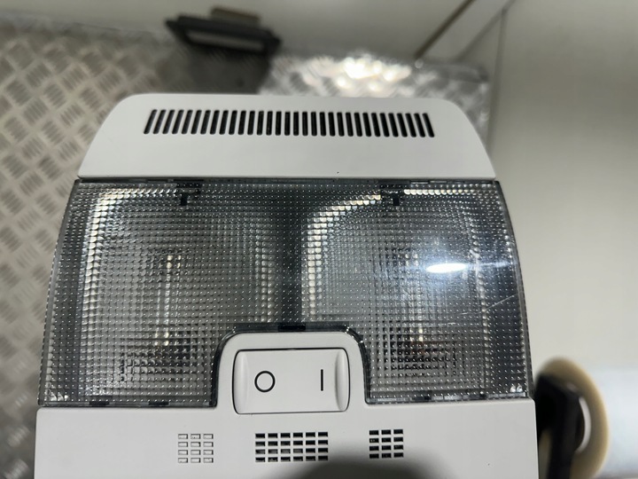 фото №5, Audi a3 8p лампа стеля 8p0947135d 8p0951177 гарна