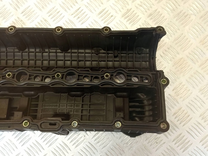 фото №13, Hyundai kia oem номер 22411-2f601 santa sorento крышка клапанов