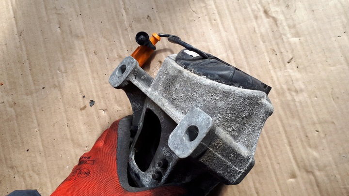 фото №13, S4 b8 подушка двигателя 3.0 tfsi 8k0199381ec s5