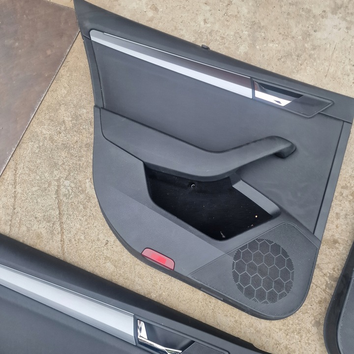 фото №7, Оббивка двері обшивки 4szt. led шкіра canton superb iii універсал