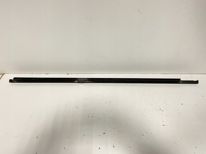 фото №2, Планка накладка двері права зад mercedes e w213