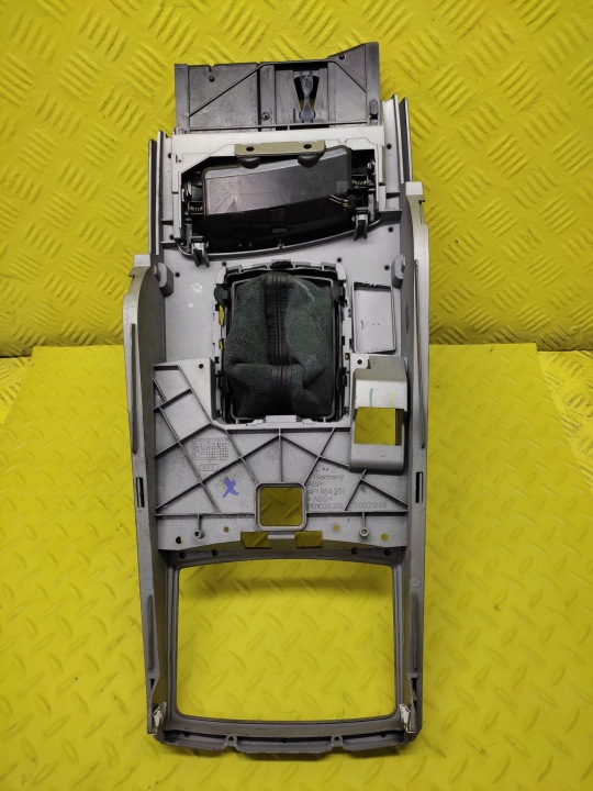 фото №9, Audi a6 c6 консоль тунель середній 4f1864261