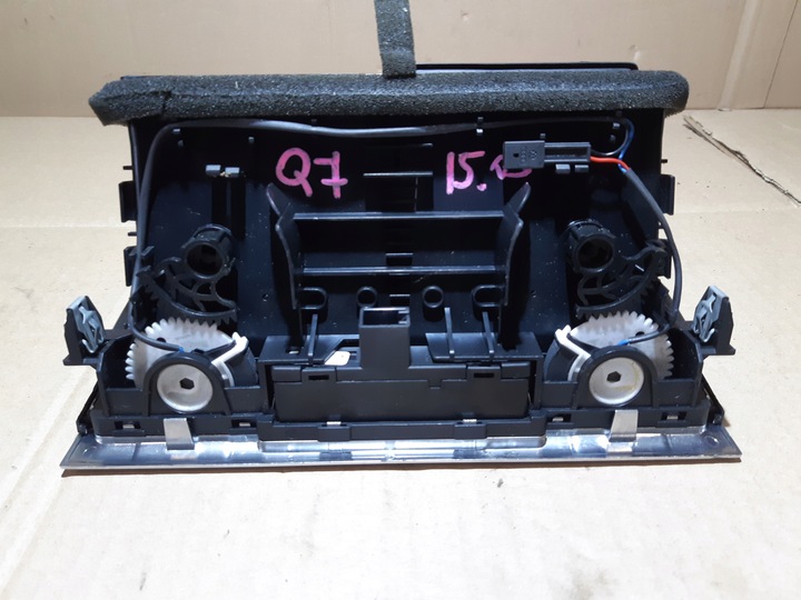 фото №10, Audi q7 4l середня решітка повітропровід 4l0820951