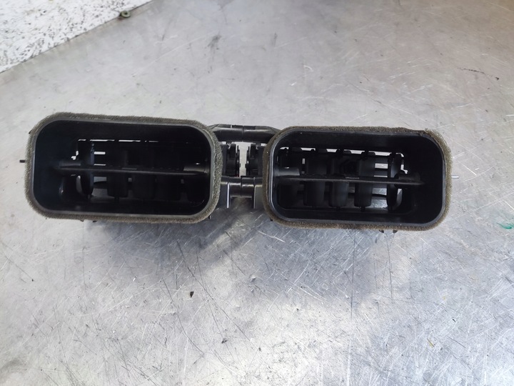 фото №5, Mercedes w204 решётка воздуховод средняя a2048308454