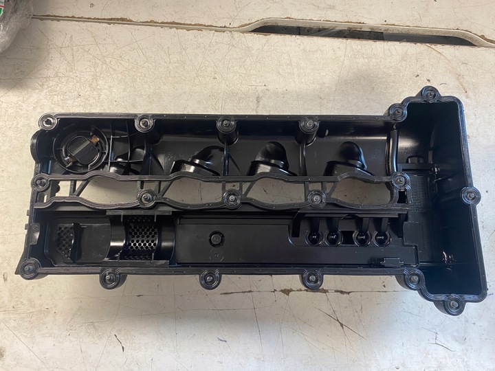 фото №7, Mercedes 2.2 cdi крышка клапанов a6510103645