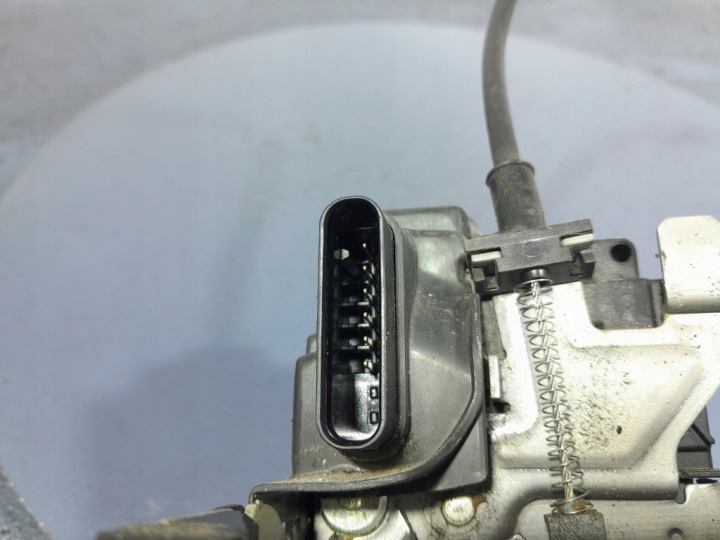 фото №6, Volvo s90 ii v90 замок двері ліві перед 6 pin eu 31349894