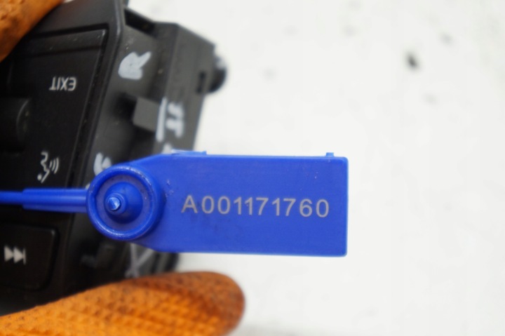 фото №6, Кнопка управление руль 31334463 volvo s60 ii v60 i xc70 ii рестайлинг