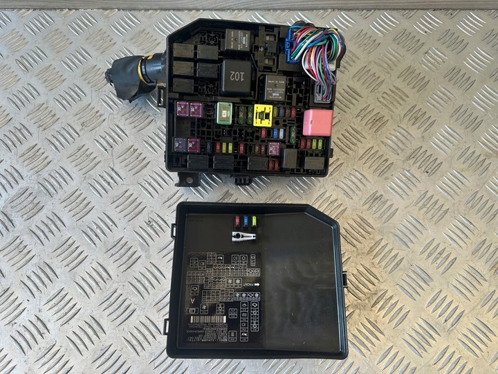 фото №8, Mitsubishi outlander iii 2.2 дизель коробка запобіжників захист кришка