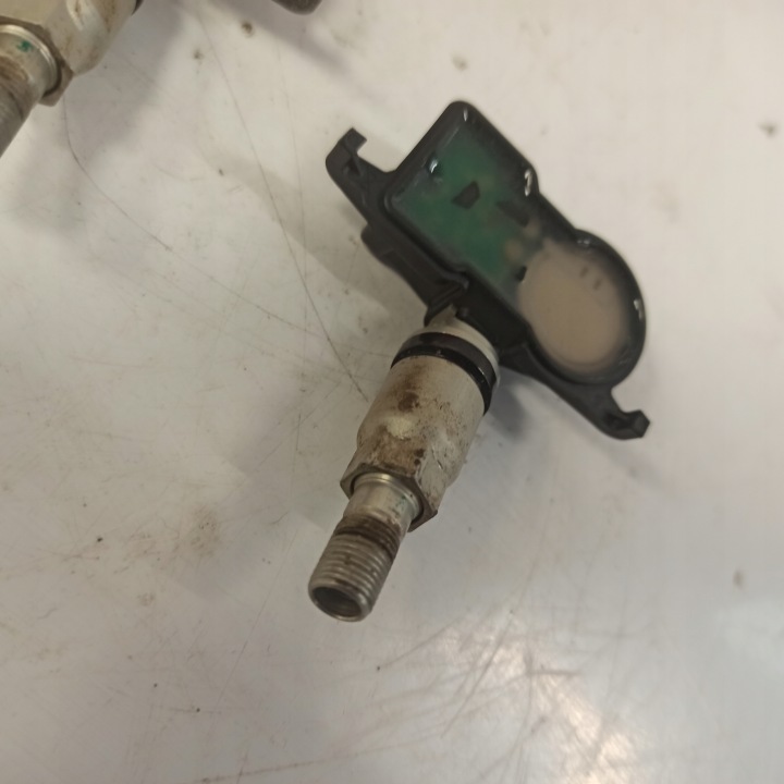 фото №13, Toyota 1.8 датчик давления шина 10r059945