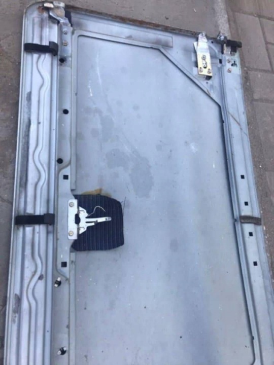фото №8, Mercedes-benz w123 1982 каркас люк крышка