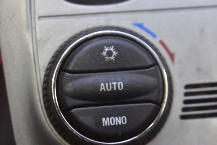 фото №11, Панель керування повітропровід клімат 01560513690 alfa romeo gt 937 03-10