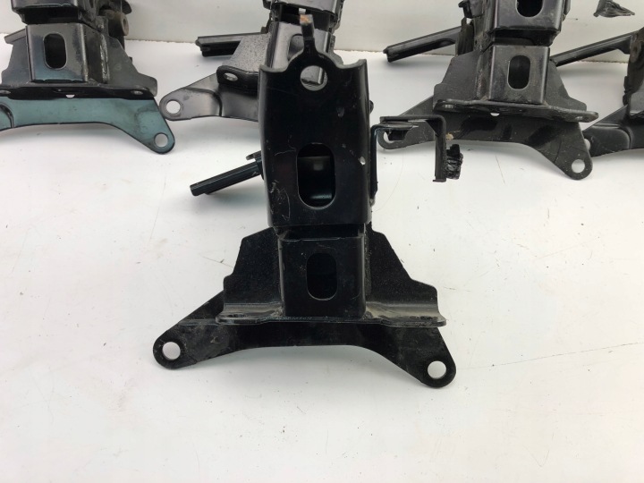 фото №10, Toyota yaris iii кронштейн подушка двигуна d2