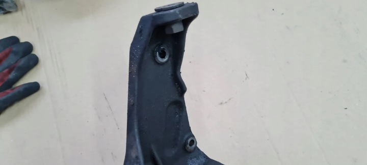 фото №12, Ford galaxy mk1 кронштейн крепление насоса впрыскивающая 1.9 tdi 028130147b