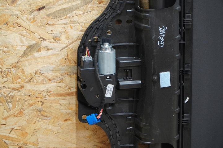 фото №8, Панорама люк ролета 06702661380 maserati levante trofeo 19-