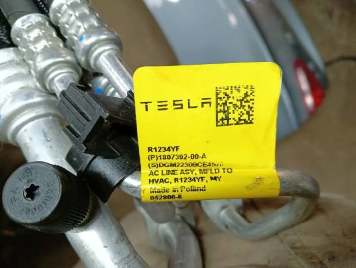 фото №5, M21 1807392-00-a tesla модель y шланг трубка  klimatizacji