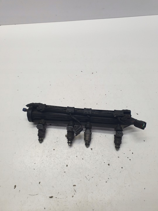 фото №3, Планка впрыскивающий skoda octavia ii 1.6 b 06a133317as ułamany штуцер!!!