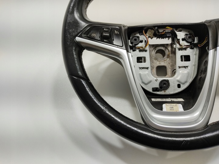 фото №8, Руль многофункциональная кнопки управление opel astra iv j 13305818 09-