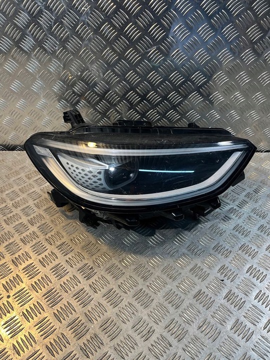 фото №1, Лампа правая фара vw id3 10a 21- полный led