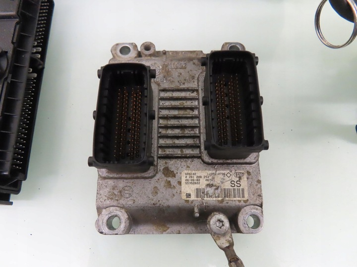фото №7, Замок зажигания блок управления opel corsa c 1.2 16v twinport z12xep 0261208253 55352622