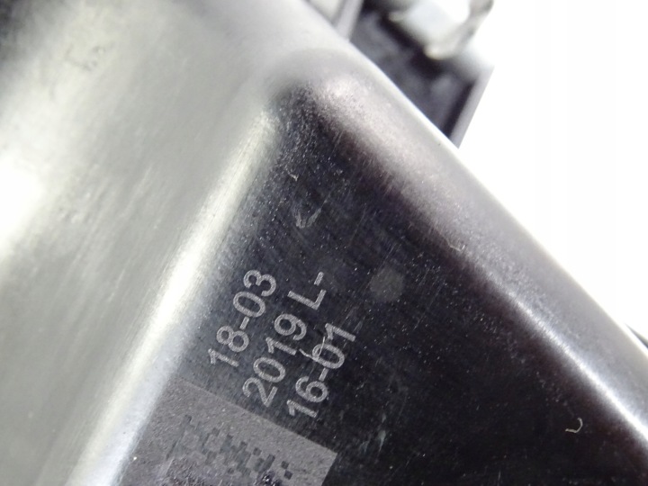 фото №9, X-trail t32 рестайлинг 1.7 dci крышка клапанов 18306606r