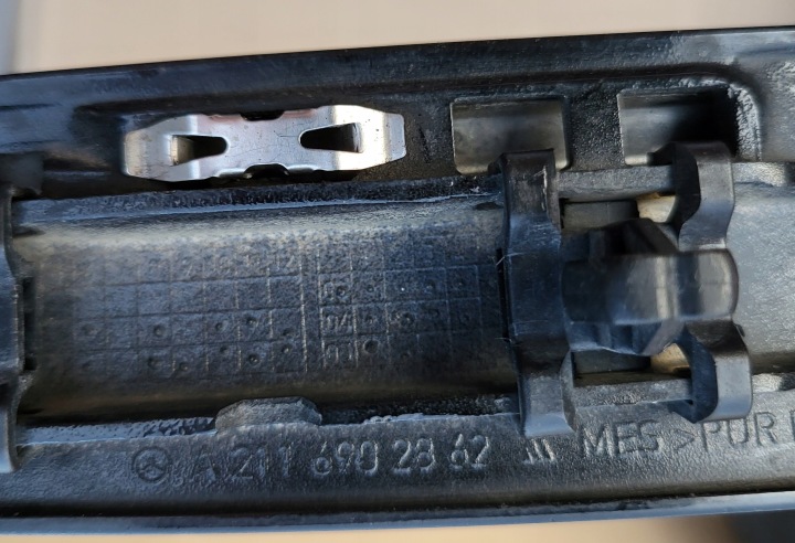фото №8, Молдинг крила праве перед mercedes w211 a2116902862 oem номер eu