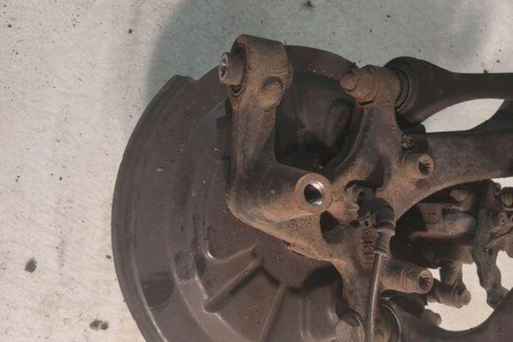фото №8, Ступица заднего правого колёса vw touran 1t3 1k0505130 1.39l бензин 103kw